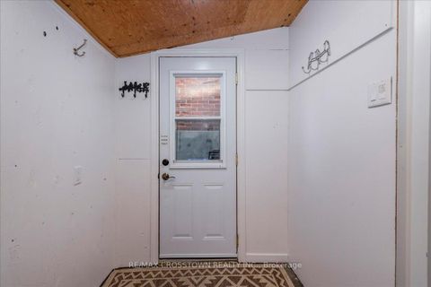 Photo 13 at 49 Park Street, Queen's Park, Barrie