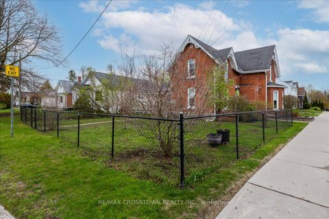 Photo 30 at 49 Park Street, Queen's Park, Barrie