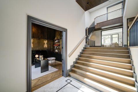 Photo 2 at 15 Ames Circle, Don Mills, Toronto