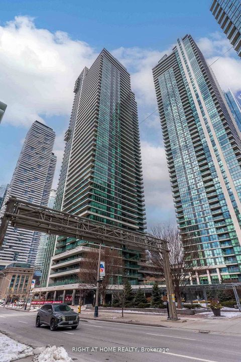 Photo 1 at 603 - 33 Bay Street, Waterfront Communities C1, Toronto