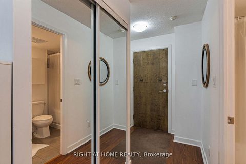 Photo 7 at 603 - 33 Bay Street, Waterfront Communities C1, Toronto