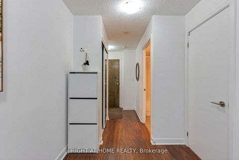 Photo 11 at 603 - 33 Bay Street, Waterfront Communities C1, Toronto