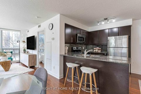 Photo 17 at 603 - 33 Bay Street, Waterfront Communities C1, Toronto