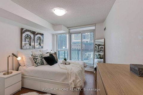 Photo 27 at 603 - 33 Bay Street, Waterfront Communities C1, Toronto