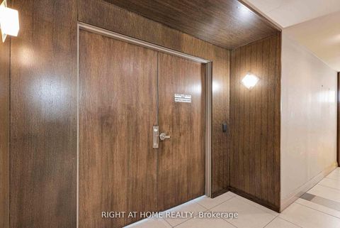 Photo 40 at 603 - 33 Bay Street, Waterfront Communities C1, Toronto