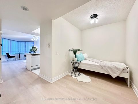 Photo 2 at 521 - 15 Northtown Way, Willowdale East, Toronto