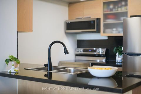 Photo 3 at Lph02 - 16 Harrison Garden Boulevard, Willowdale East, Toronto