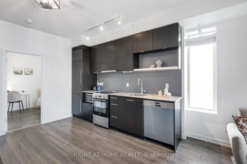 Photo 4 at 711 - 435 Richmond Street W, Waterfront Communities C1, Toronto