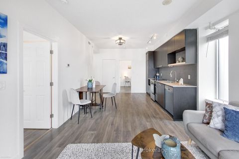 Photo 6 at 711 - 435 Richmond Street W, Waterfront Communities C1, Toronto