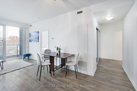 Photo 7 at 711 - 435 Richmond Street W, Waterfront Communities C1, Toronto