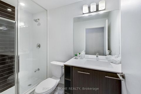 Photo 13 at 711 - 435 Richmond Street W, Waterfront Communities C1, Toronto