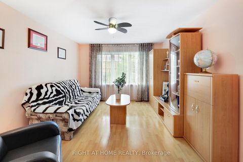 Photo 11 at 28 Foxtail Ridge, Armitage, Newmarket