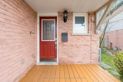 Photo 2 at 44 Hadden Crescent, Cundles East, Barrie