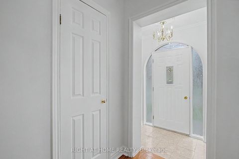Photo 2 at 89 Newton Drive, Newtonbrook East, Toronto