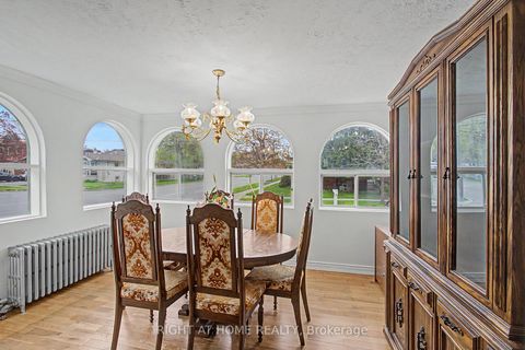 Photo 9 at 89 Newton Drive, Newtonbrook East, Toronto