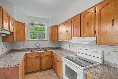 Photo 11 at 89 Newton Drive, Newtonbrook East, Toronto
