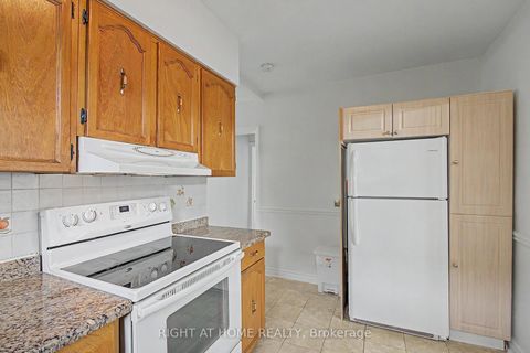 Photo 12 at 89 Newton Drive, Newtonbrook East, Toronto