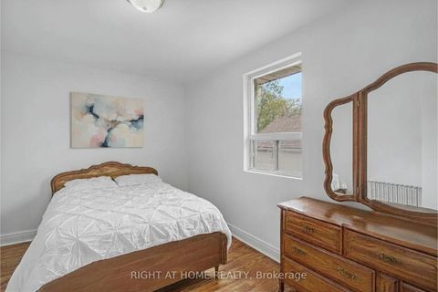 Photo 15 at 89 Newton Drive, Newtonbrook East, Toronto