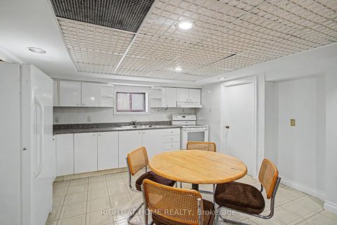 Photo 25 at 89 Newton Drive, Newtonbrook East, Toronto