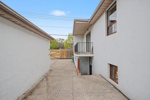 Photo 30 at 89 Newton Drive, Newtonbrook East, Toronto