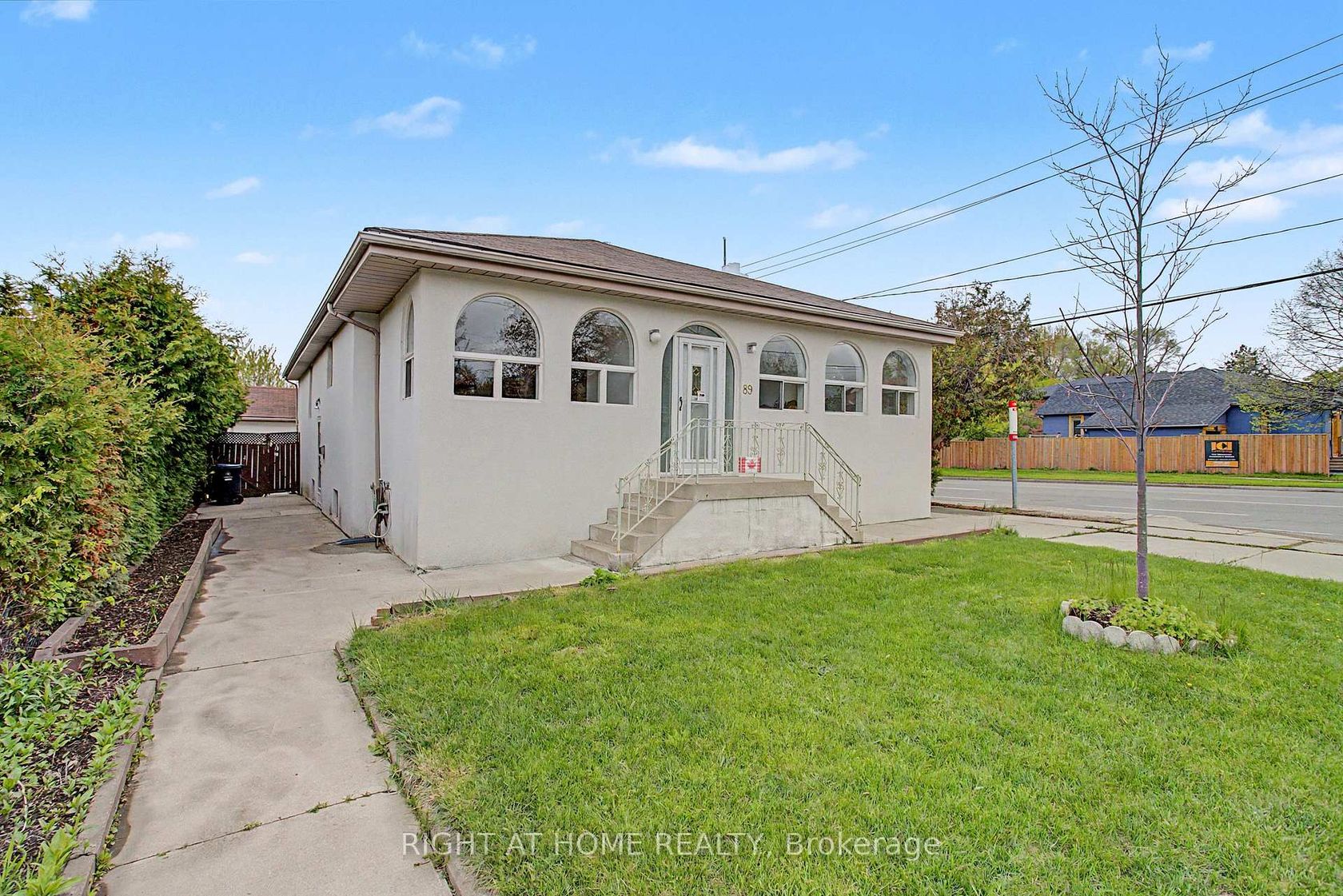 89 Newton Drive, Newtonbrook East, Toronto 