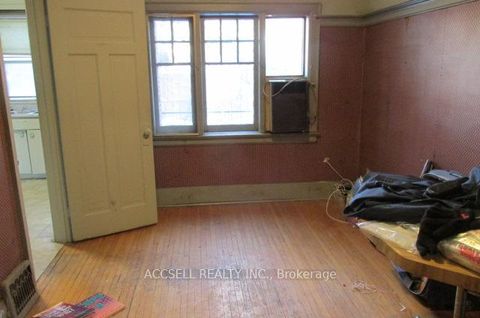 Photo 3 at 53 Arlington Avenue N, Wychwood, Toronto