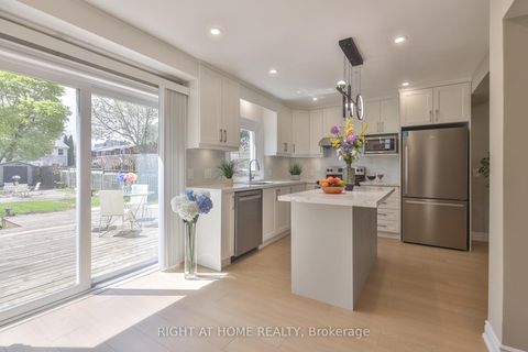 Photo 3 at 60 Aragon Avenue, Sullivan, Toronto