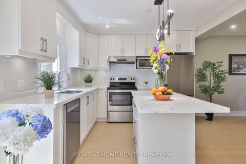 Photo 4 at 60 Aragon Avenue, Sullivan, Toronto