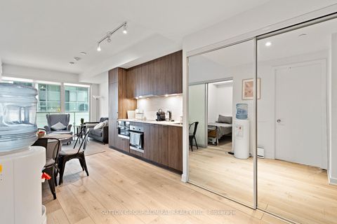 Photo 4 at 208 - 15 Queens Quay E, Waterfront Communities C8, Toronto