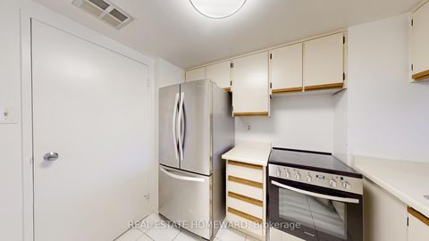 Photo 13 at 623 - 77 Maitland Place, South St. James Town, Toronto