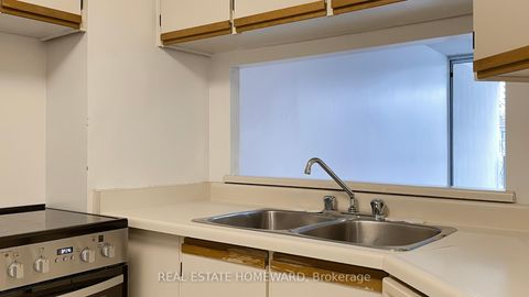 Photo 14 at 623 - 77 Maitland Place, South St. James Town, Toronto
