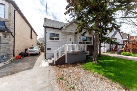 Photo 2 at 40 North Woodrow Boulevard, Birchmount, Toronto