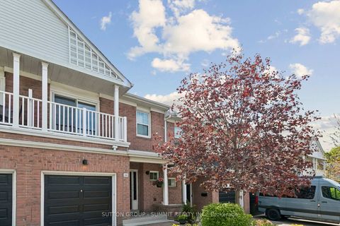 Photo 2 at 10 Tamarack Circle, The Westway, Toronto