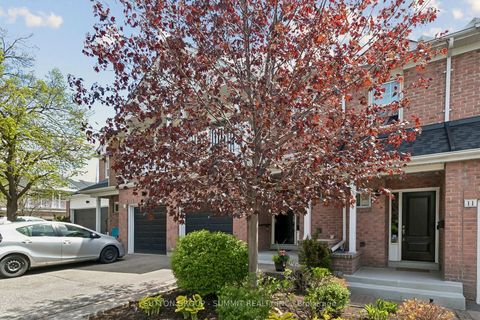 Photo 3 at 10 Tamarack Circle, The Westway, Toronto
