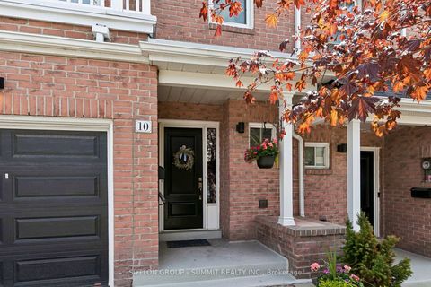 Photo 4 at 10 Tamarack Circle, The Westway, Toronto