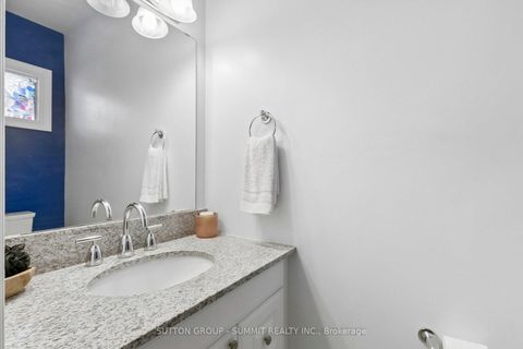 Photo 6 at 10 Tamarack Circle, The Westway, Toronto