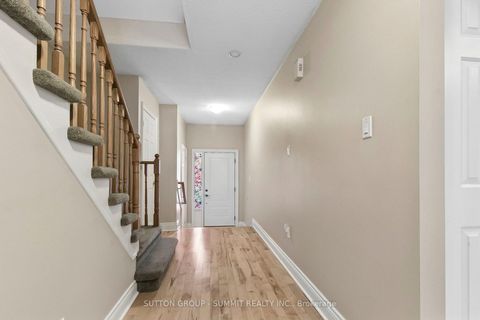 Photo 8 at 10 Tamarack Circle, The Westway, Toronto
