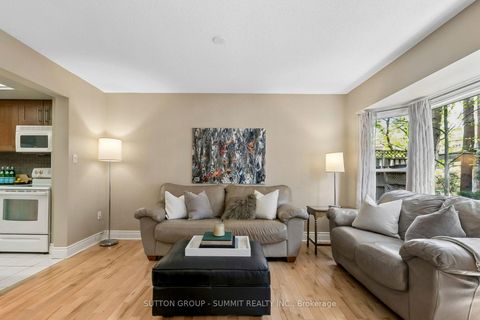 Photo 11 at 10 Tamarack Circle, The Westway, Toronto