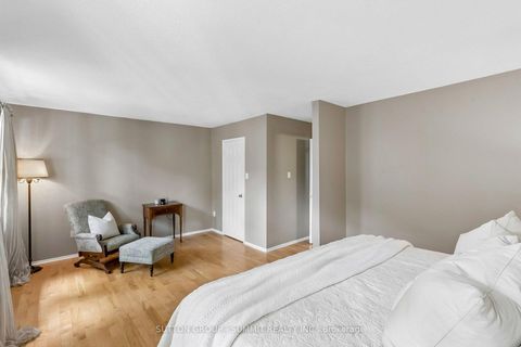 Photo 38 at 10 Tamarack Circle, The Westway, Toronto