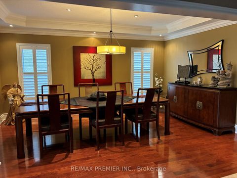 Photo 5 at 90 Siderno Crescent, East Woodbridge, Vaughan
