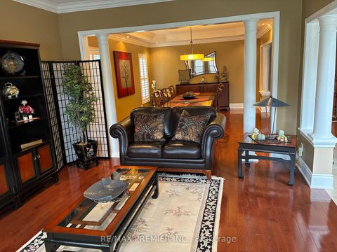 Photo 6 at 90 Siderno Crescent, East Woodbridge, Vaughan