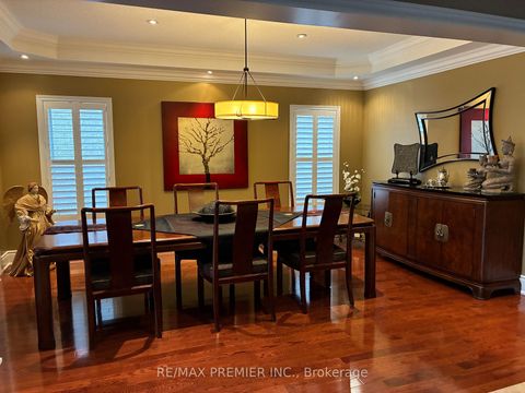 Photo 8 at 90 Siderno Crescent, East Woodbridge, Vaughan