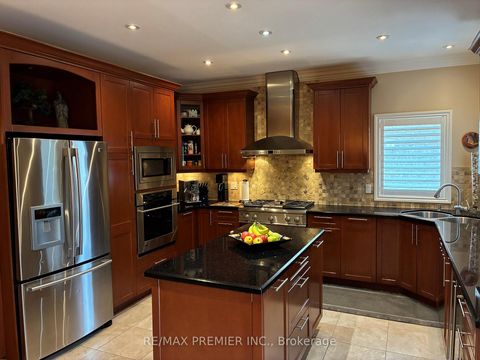 Photo 9 at 90 Siderno Crescent, East Woodbridge, Vaughan
