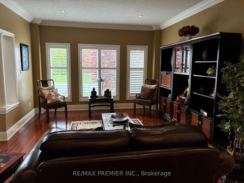 Photo 13 at 90 Siderno Crescent, East Woodbridge, Vaughan