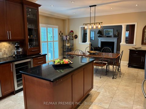 Photo 18 at 90 Siderno Crescent, East Woodbridge, Vaughan