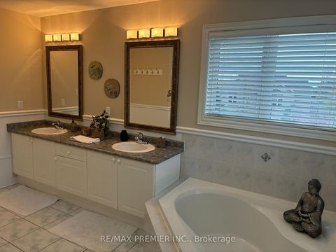 Photo 31 at 90 Siderno Crescent, East Woodbridge, Vaughan