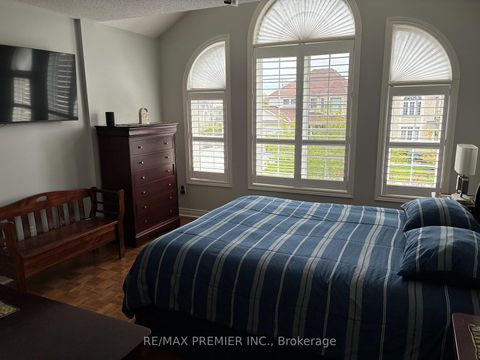 Photo 33 at 90 Siderno Crescent, East Woodbridge, Vaughan