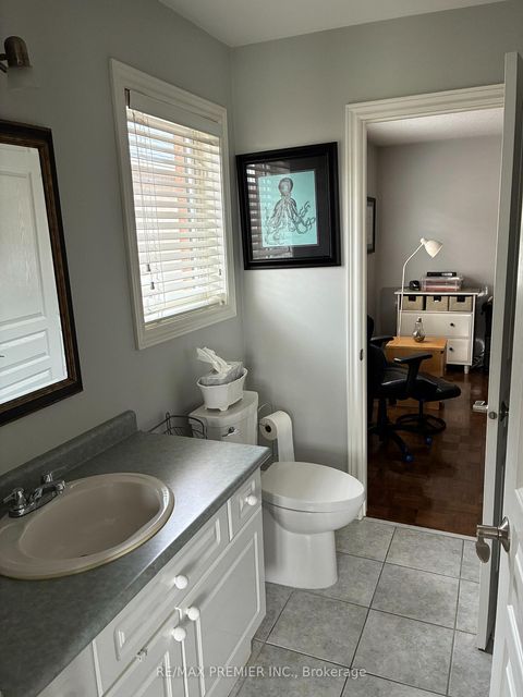Photo 34 at 90 Siderno Crescent, East Woodbridge, Vaughan