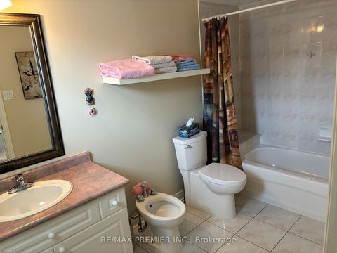 Photo 37 at 90 Siderno Crescent, East Woodbridge, Vaughan