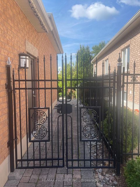 Photo 40 at 90 Siderno Crescent, East Woodbridge, Vaughan